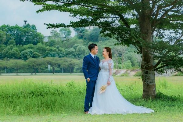 Capture Candid Moments at Events Capture Candid Moments at Events