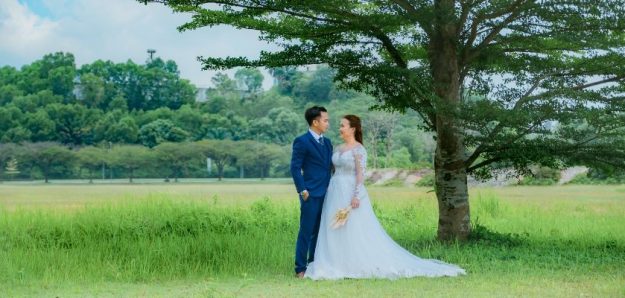 Capture Candid Moments at Events Capture Candid Moments at Events