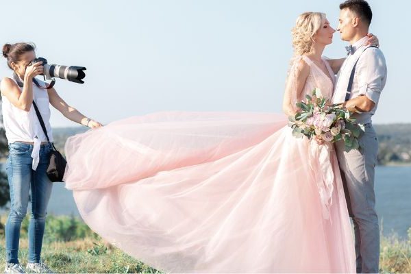 Choosing the Right Photographer for Your Wedding Choosing the Right Photographer for Your Wedding